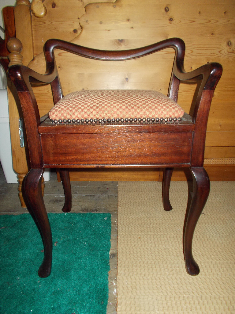 Rare antique back support piano seat with storage. No tmewstrs in