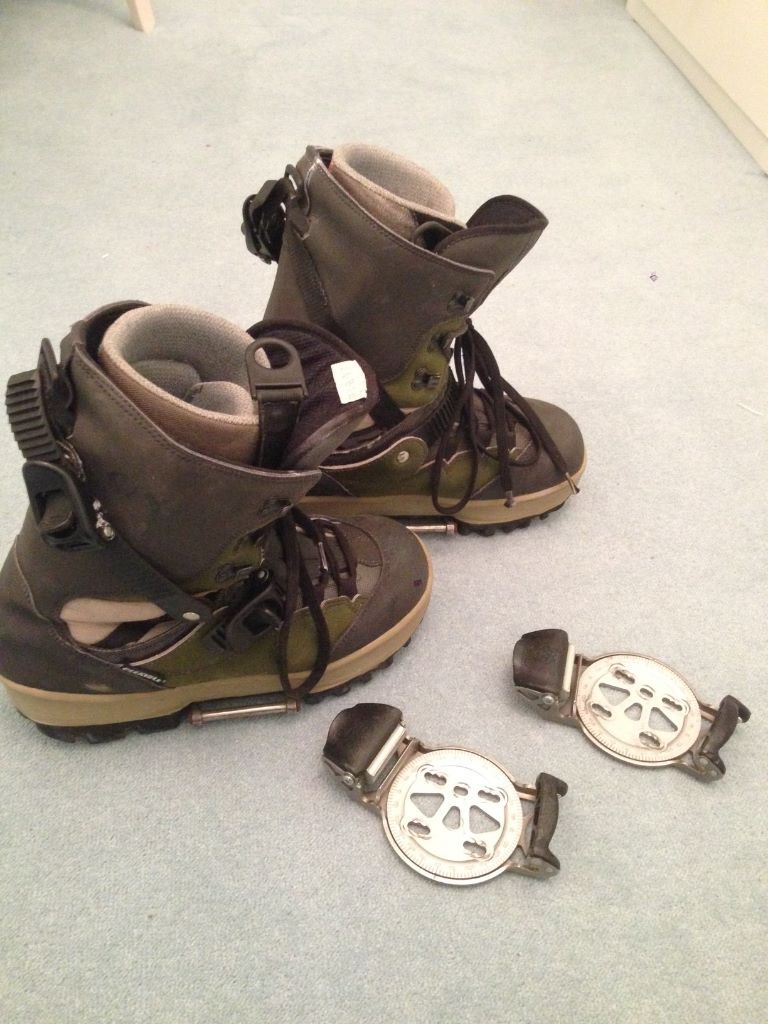 Axel Switch stepin snowboard boots c/w 2 x switch bindings and fixings