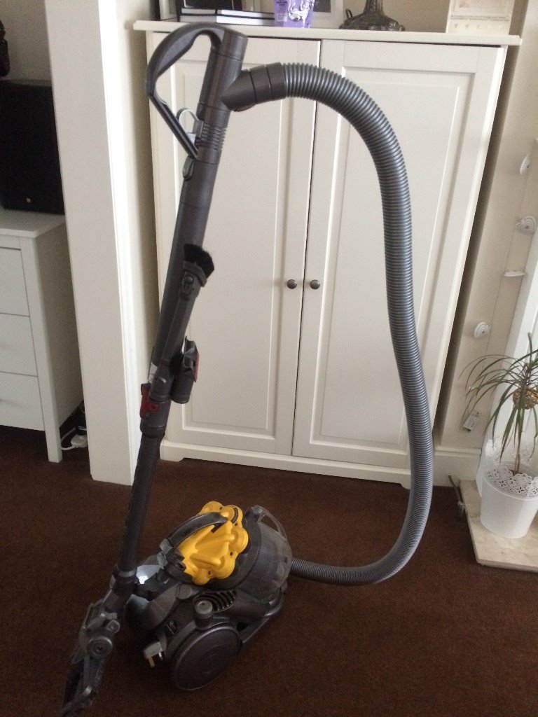 Dyson DC19 T2 Multifloor Vacuum Cleaner in excellent condition in