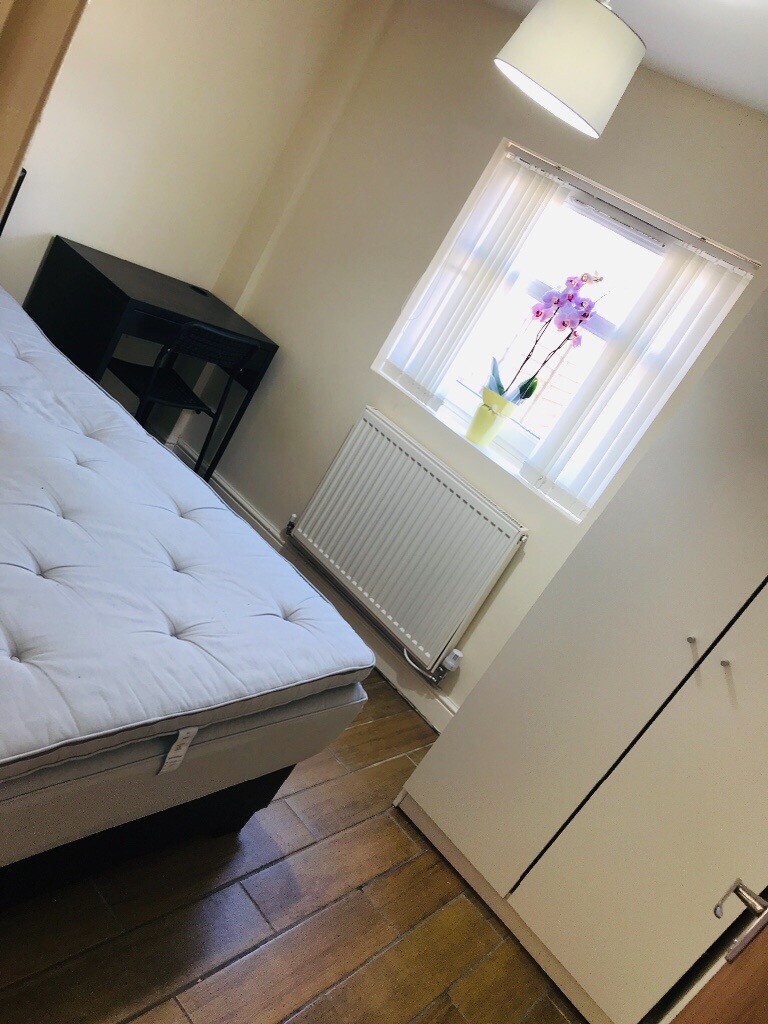 All bills inclusive ”double room to rent in “ Morden 2 bedroom flat