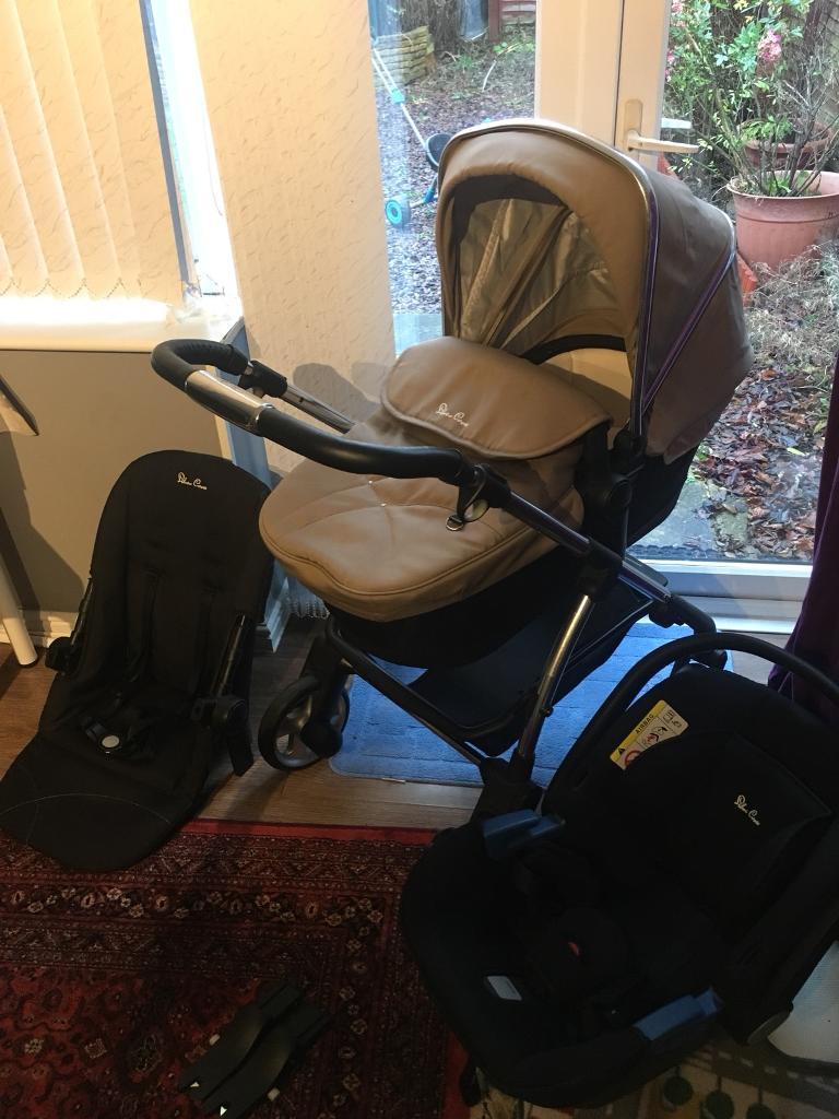 Silver cross pioneer/wayfarer pram pushchair carrycot and car seat in Luton, Bedfordshire