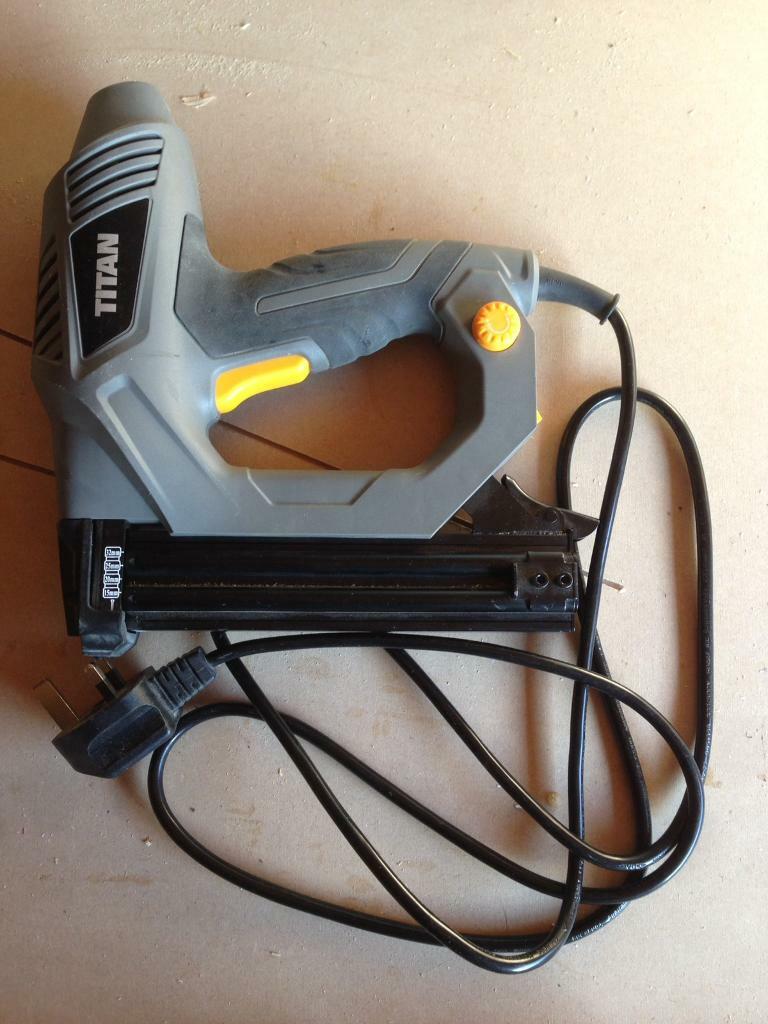 TITAN TTB517STP 25MM SECOND FIX ELECTRIC NAIL GUN / STAPLER 240V in