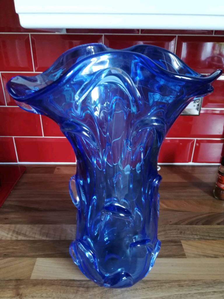 Large blue scalloped vase in Ayr, South Ayrshire Gumtree