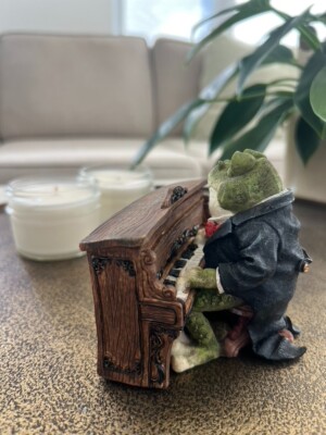 4  Frog Playing the Piano Hand Painted Home Decor Animal Figurine Sculpture