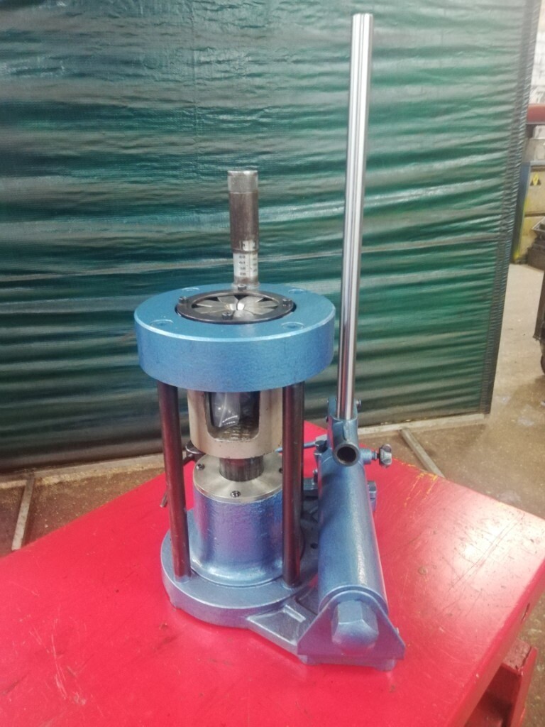 hydraulic hose crimper, gates, k2503. with die set 115. in used