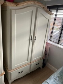 Ivory Hastings M S Triple Wardrobes 10 X Drawer Chests In