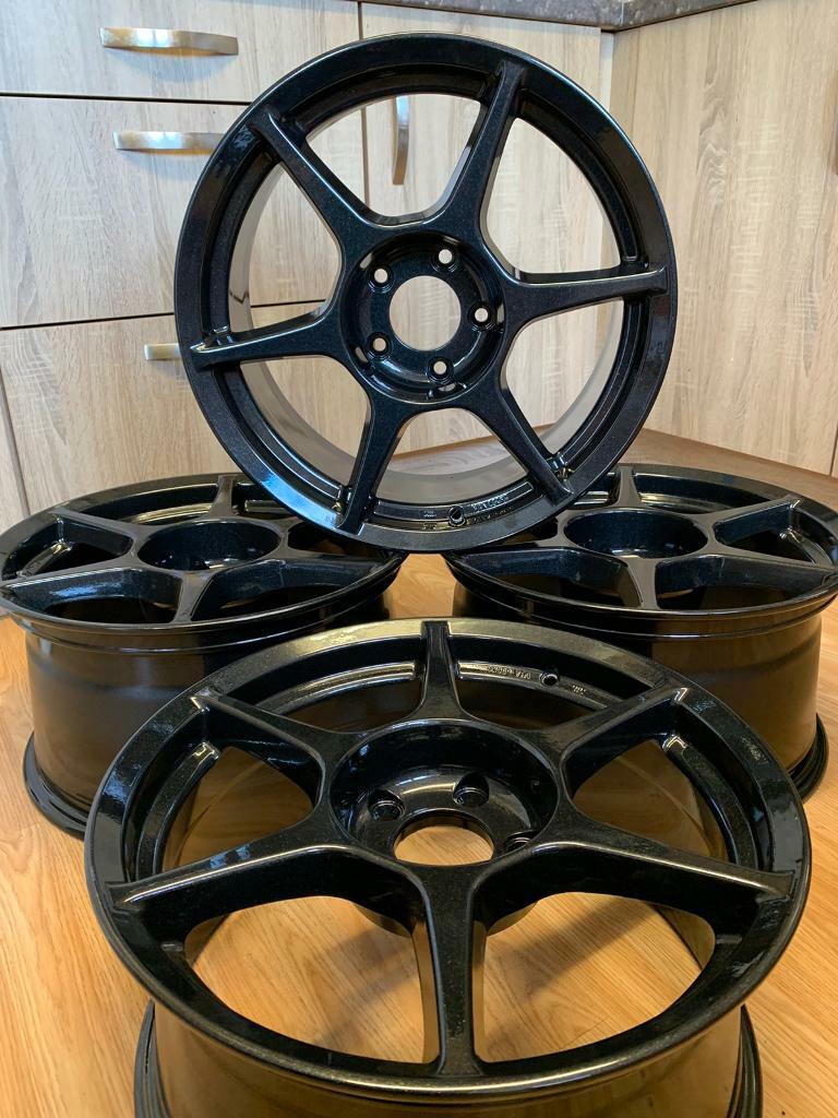 Alloy wheels. Buddy club p1 racing alloys, with tyres. in Southampton