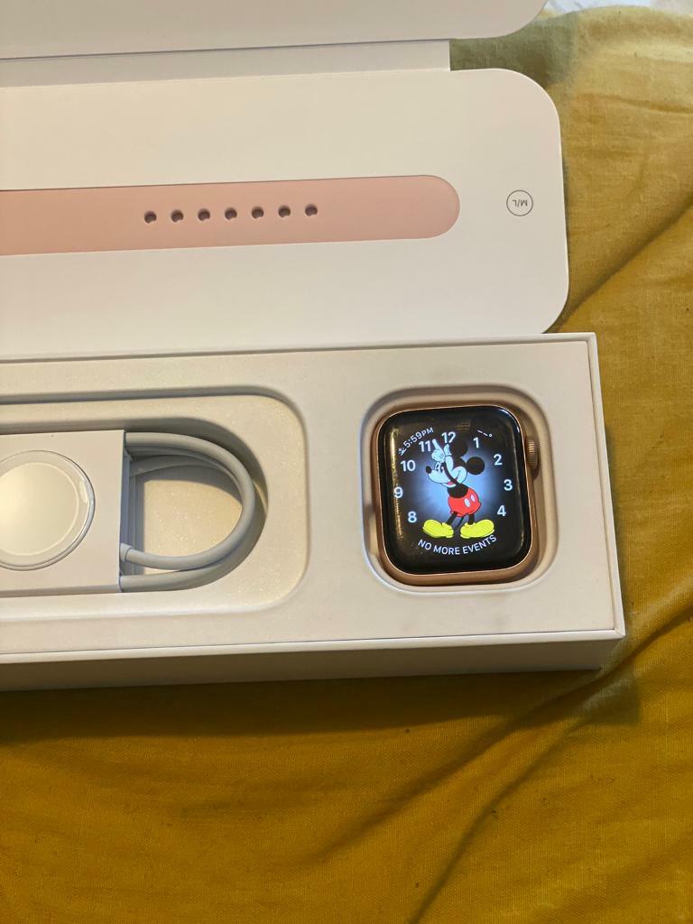 Apple Watch 4 cellular Original box and charger | in Arnold, Nottinghamshire | Gumtree
