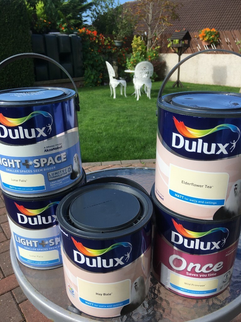 Dulux 2.5L Matt paint, 5 tubs in Various colours and all high quality