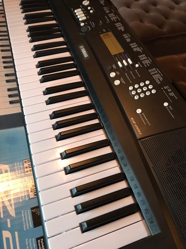 YAMAHA EZ-220 Keyboard with Page Turner for iPad | in Richmond, North ...