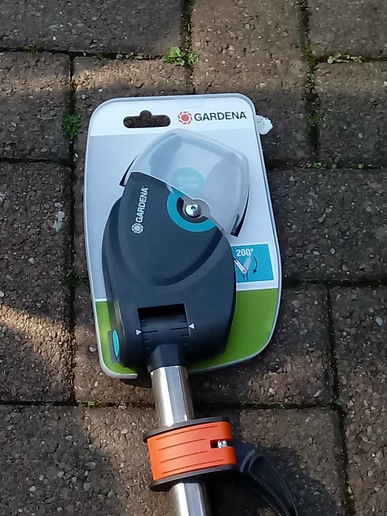 New GARDENA Telescopc StarCut 410 plus Telescopc tree lopper in