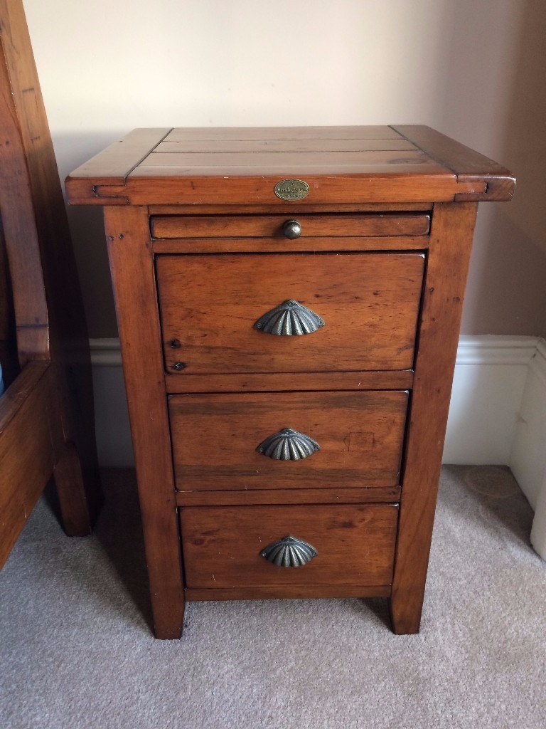 Irish Coast Collection Bedside (Qty. 2). Excellent Condition