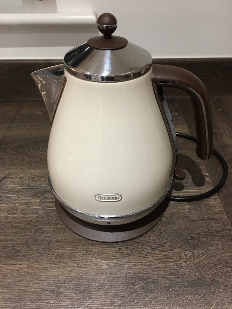 DeLonghi Cream Vintage Kettle in Wakefield, West Yorkshire Gumtree