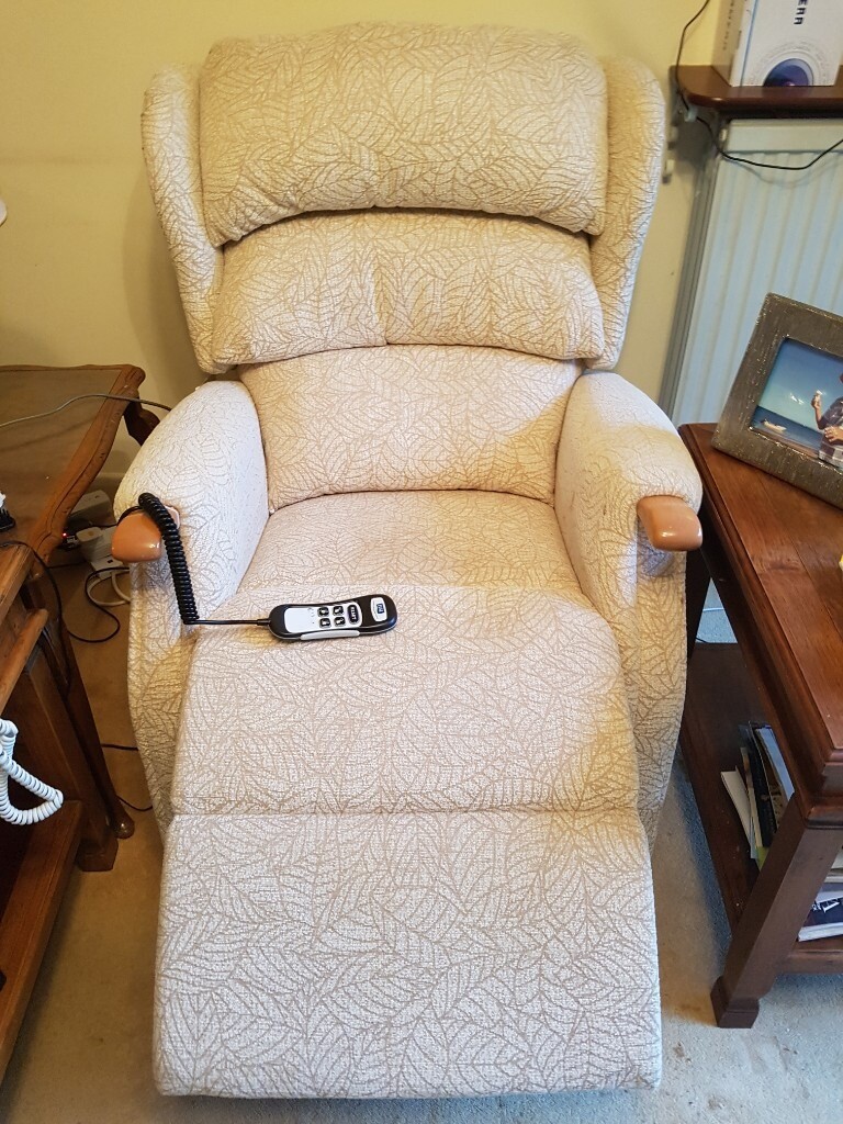 HSL Aysgarth Riser Recliner Chair in Immaculate Condition with