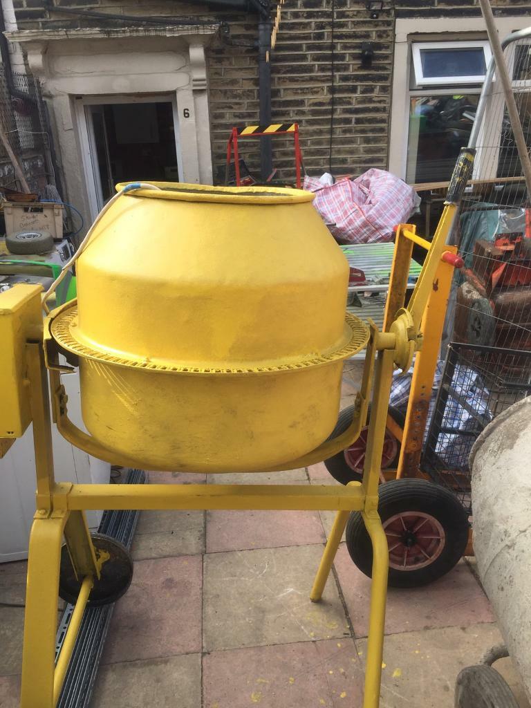 CEMENT MIXER GOOD CONDITION CAN BE SEEN WORKING in Bradford, West