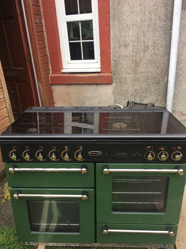 LPG Range Master Cooker 110 has hob, fan oven and conventional oven