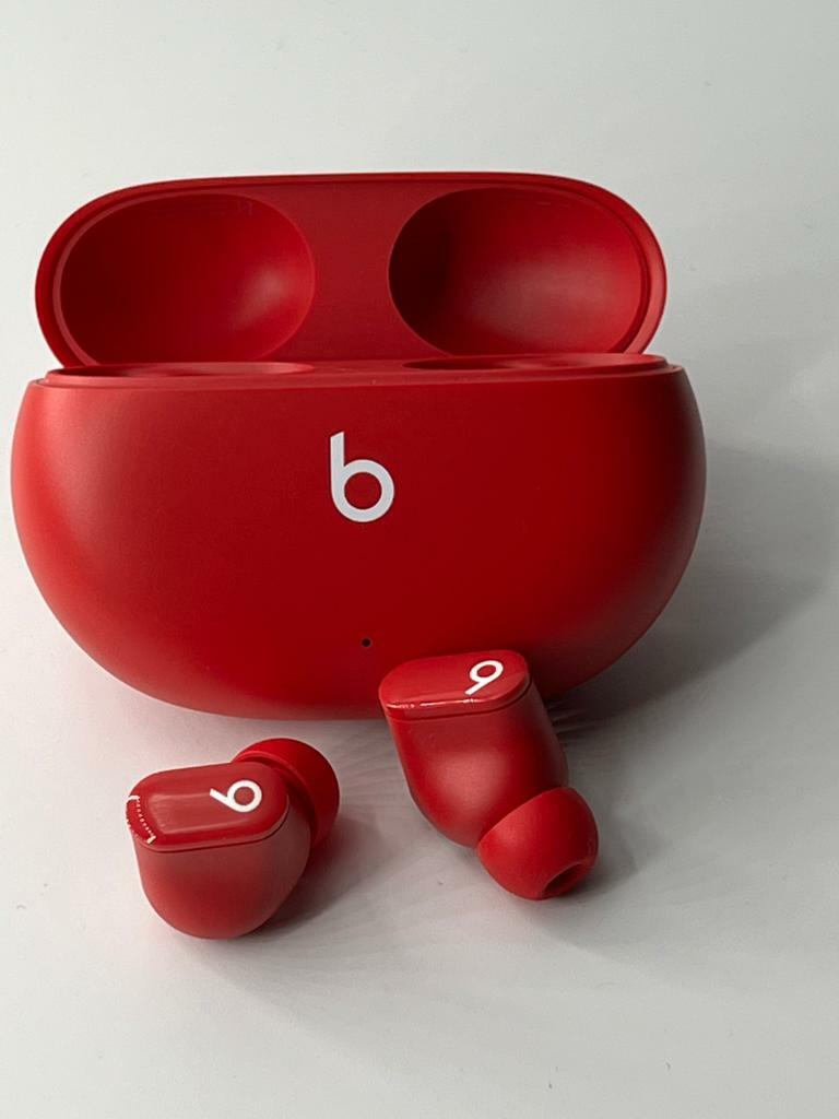 Beats Studio Buds イヤフォン レッド Beats Studio Buds Noise Cancelling Wireless Earbuds - Red (New)