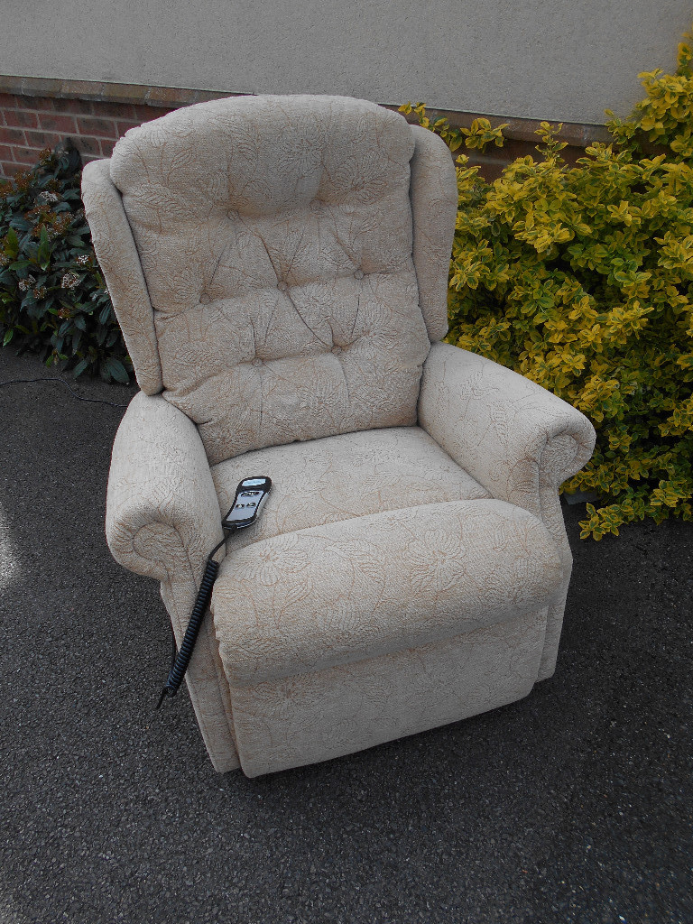 Celebrity Petite Riser Recliner Chair in Cambridge, Cambridgeshire