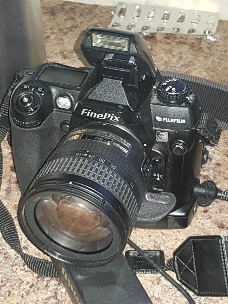 Fujifilm s3 pro Camera for sale in very good condition withnikonaf s 18