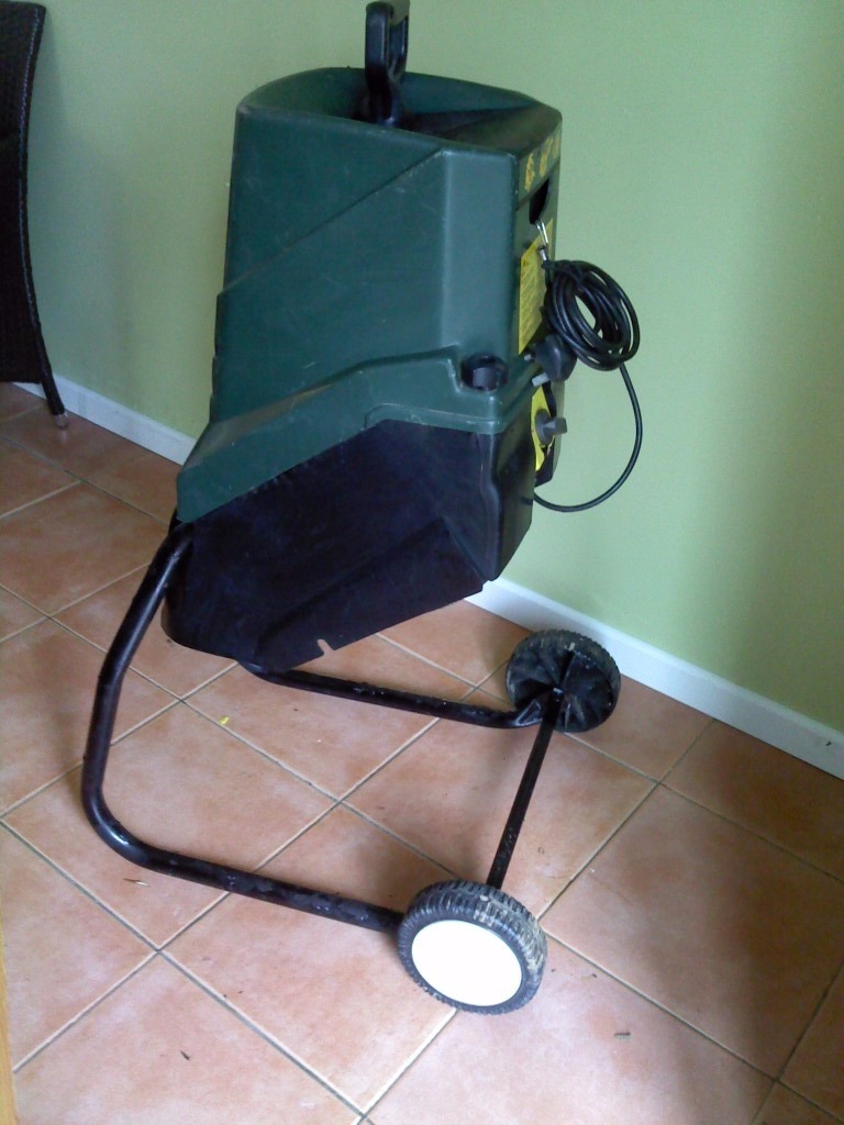 BLACK AND DECKER GA 1800E GARDEN SHREDDER in Plymouth, Devon Gumtree