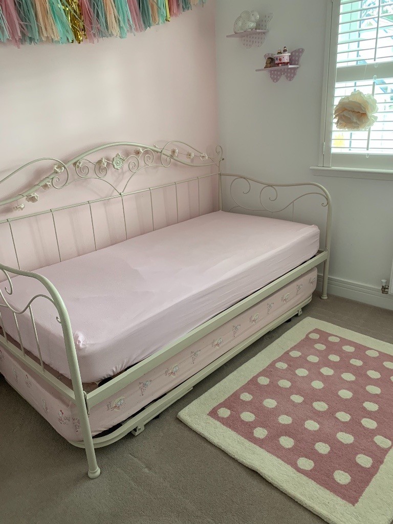 Laura Ashley ‘Alice’ Day Bed with Pull out Trundle in Dundee Gumtree