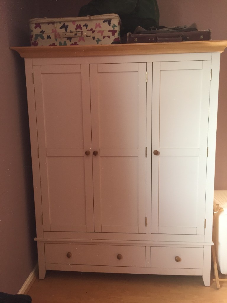 Cream Triple Wardrobe, painted oak good condition in St