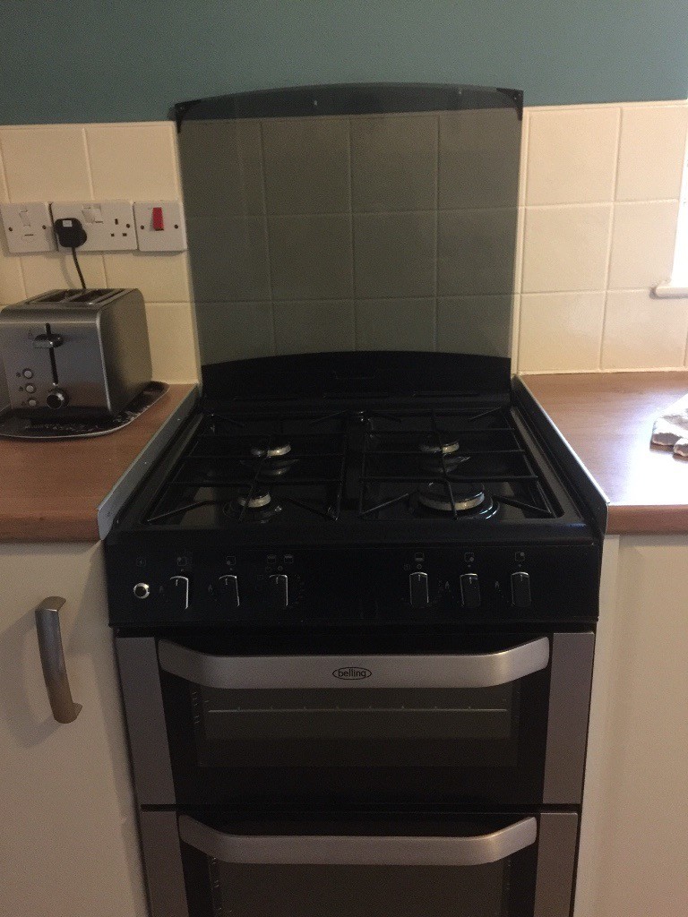 Gas cooker , freestanding 600 width excellent condition 2years ,needs