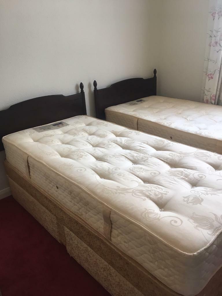 VGC SINGLE SLUMBERLAND DIVAN BED, MATTRESS & STAG MINSTREL MAHOGANY