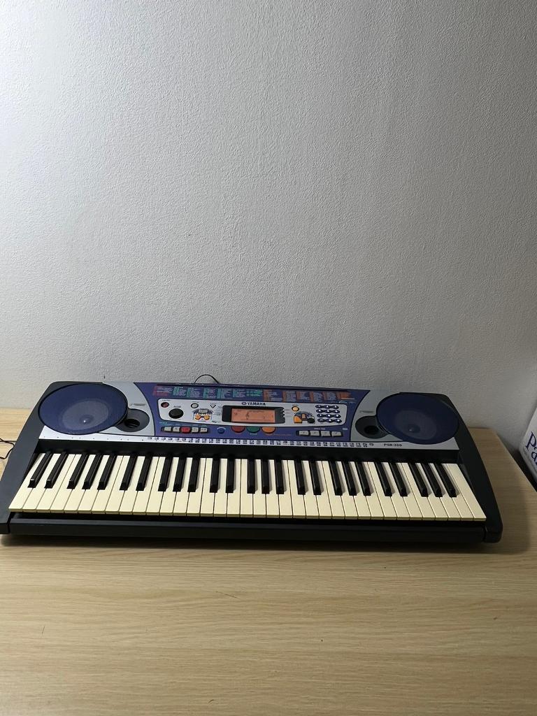 Yamaha PSR260 Portatone Electronic Keyboard Bass Boost System 61 Keys