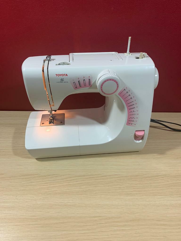 TOYOTA SE 13 RS2000 ELECTRIC SEWING MACHINE in Bridge of Don