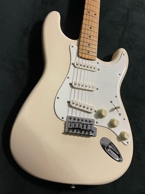 ギター Fender Mexico Standard Stratocaster Fender Mexican Standard Stratocaster - What To Know & Where