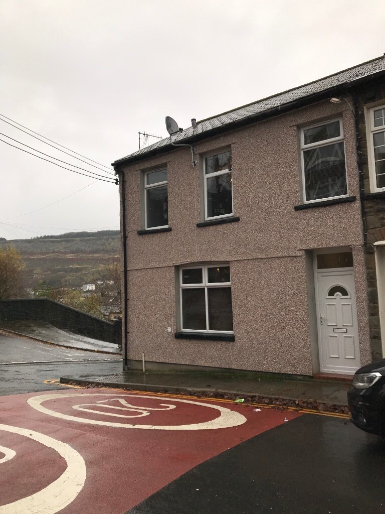 Ferndale 2 Bedroom House in Ferndale, Rhondda Cynon Taf Gumtree