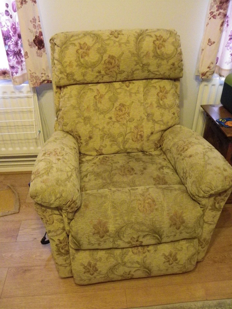 LAZBOY Lazyboy luxury-lift power recliner Armchair | in ...