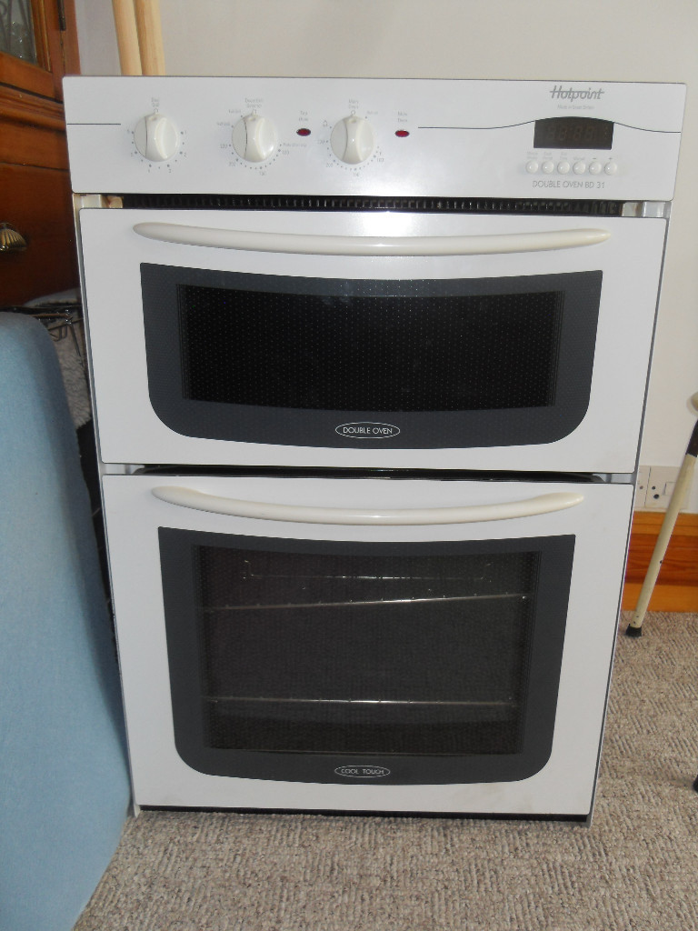Hotpoint BD31 Double oven, colour white, glass doors. Suitable for
