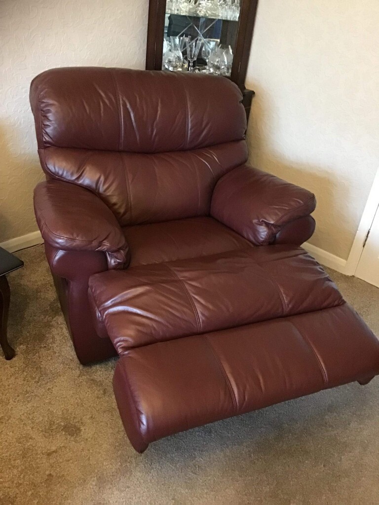 TWO LEATHER RECLINER CHAIRS VERY GOOD CONDITION | in Scunthorpe