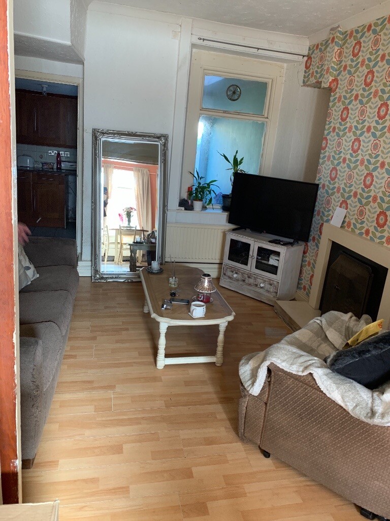 Two bedroom property to rent in Neath! LOW MOVE IN COSTS in Neath