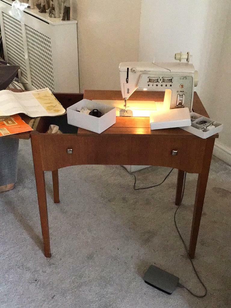 SINGER SEWING MACHINE WITH BUILT IN TABLE LOVELY CONDITION in