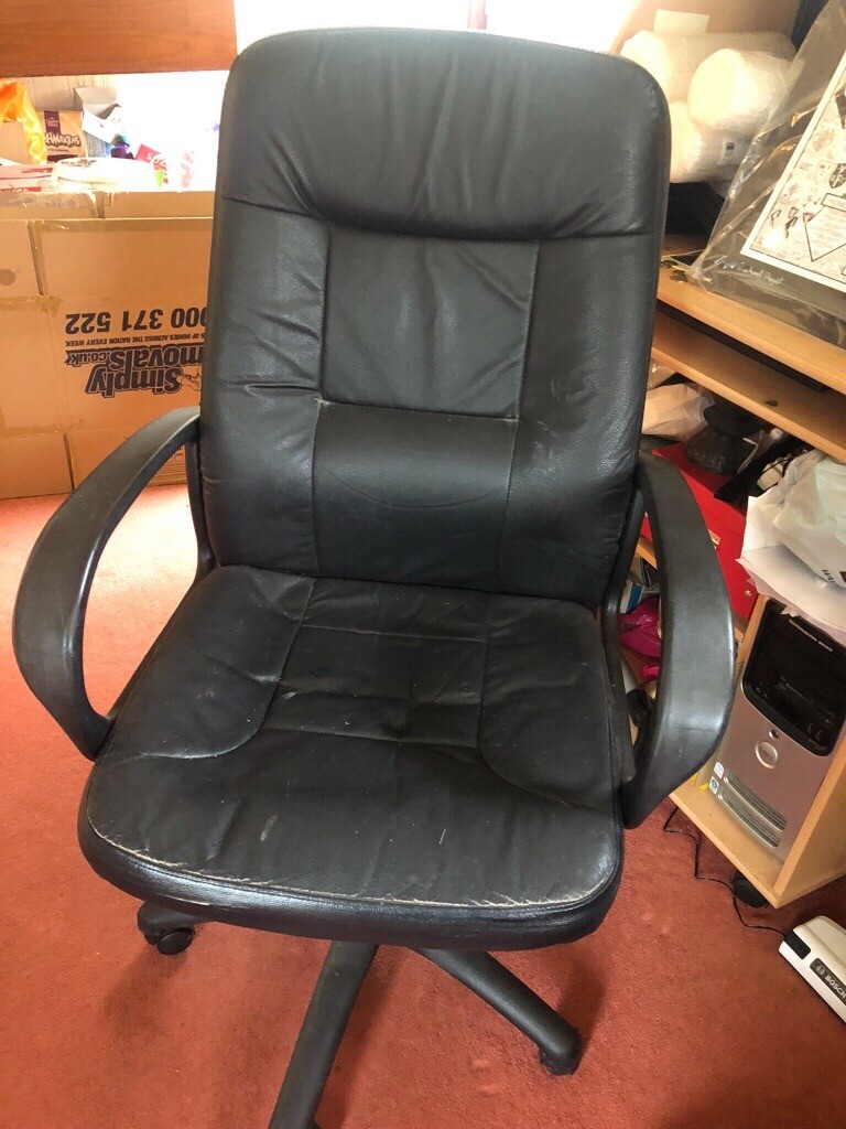 A black swivel computer chair | in Bushey Heath, Hertfordshire | Gumtree