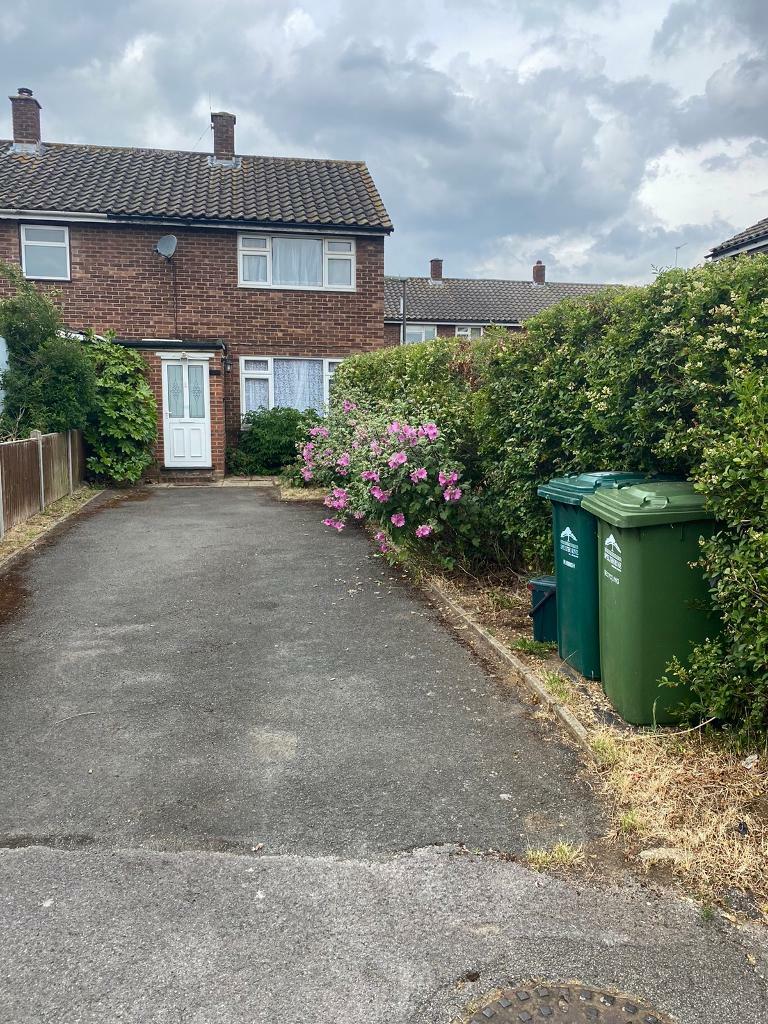 2 BEDROOM SEMIDETATCHED HOUSE TO RENT ASHFORD MIDDLESEX in Ashford