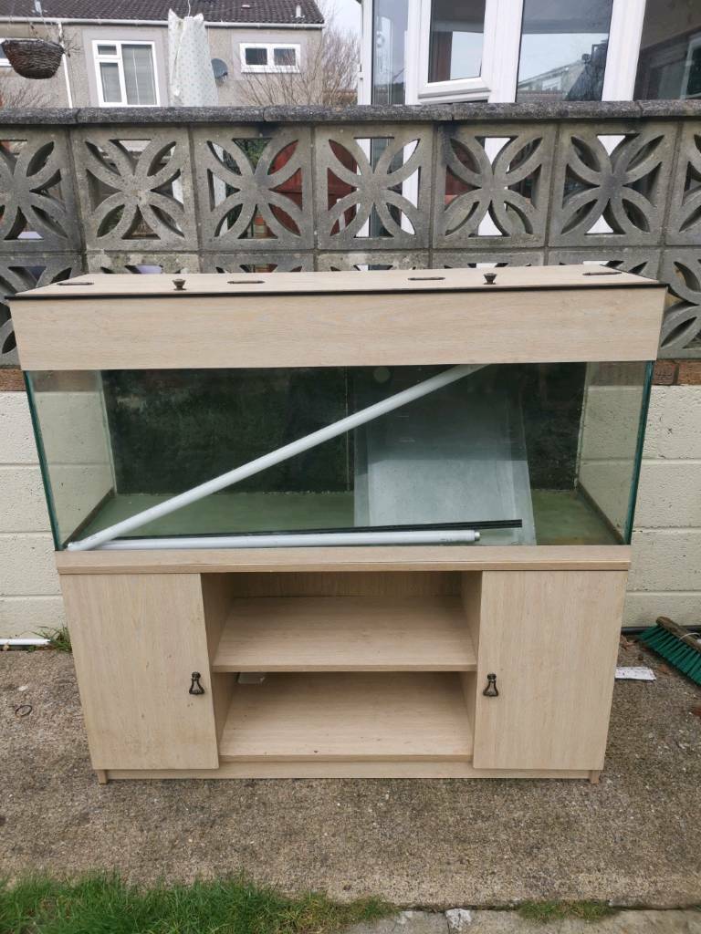4ft fish tank with stand and accessories in Whitchurch, Bristol Gumtree