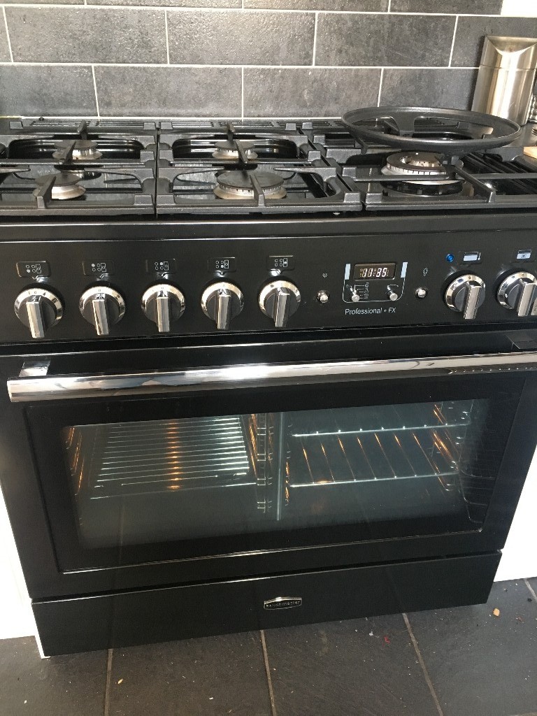 Rangemaster Professional +FX . 5 Gas hobs with Electric oven in