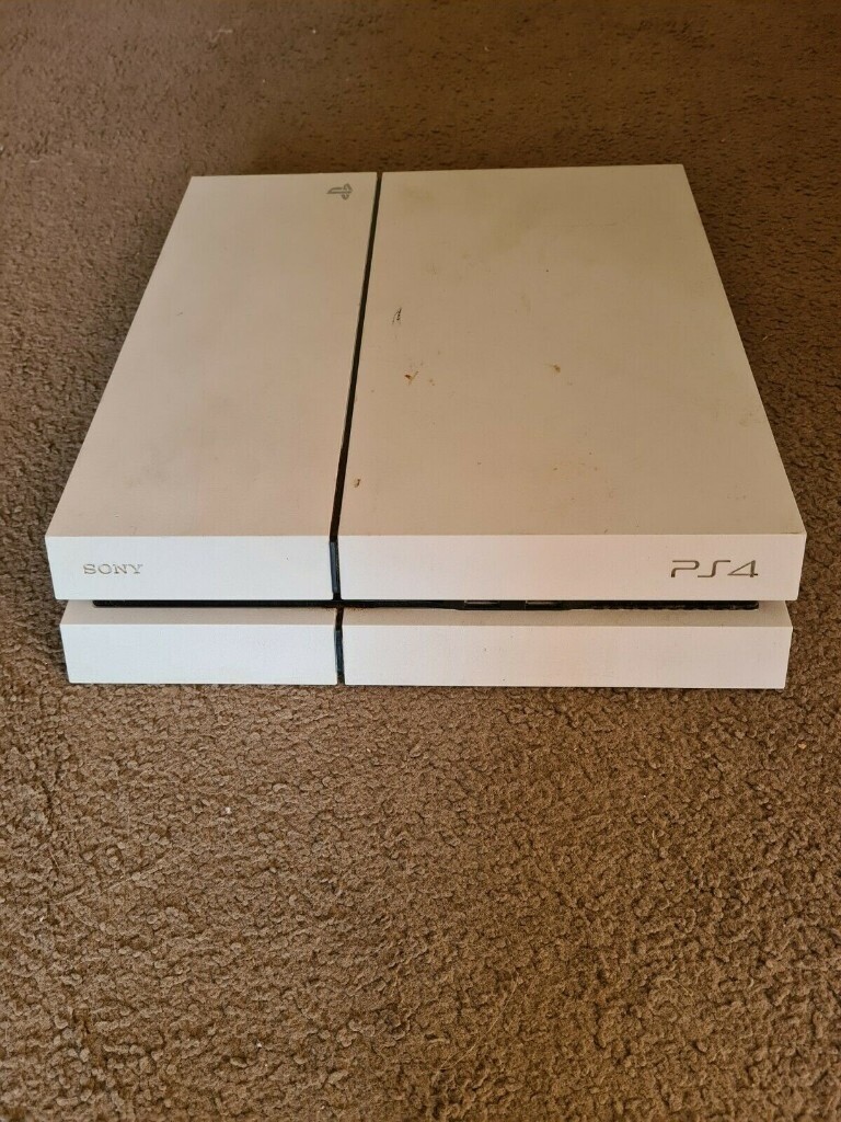 Sony Playstation 4 500GB White PS4 Console in Balham, London