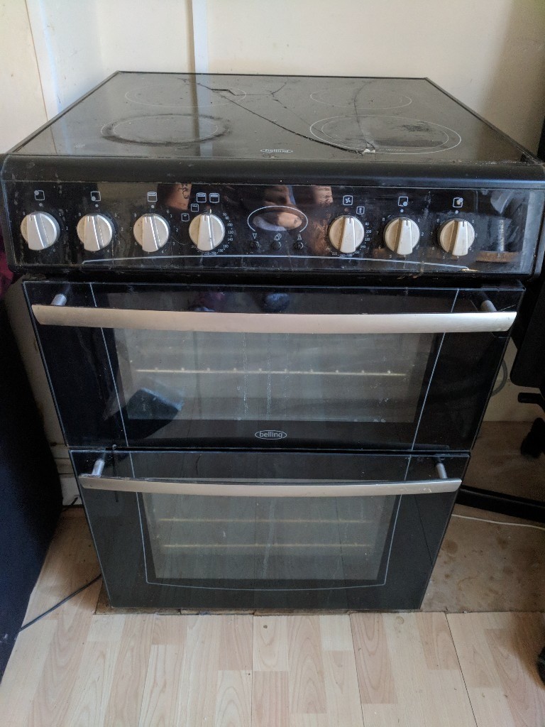 Electric cooker hobs and electric double oven in Stoke Newington