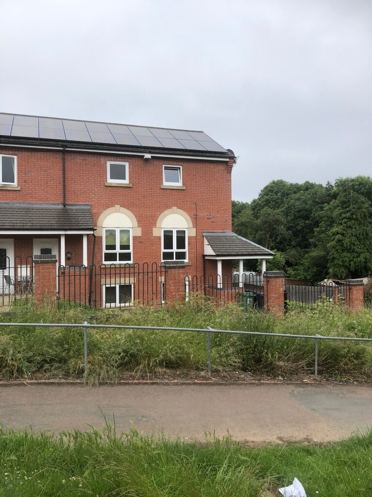 Redditch Crabbs Cross Beautiful Ground floor 2 bed flat newly decorated