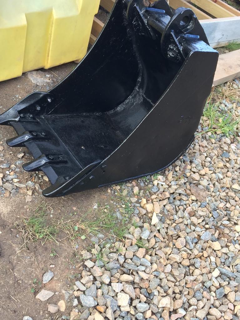 Like new Digger Bucket Massey Ferguson Fermec 860 in Ellon