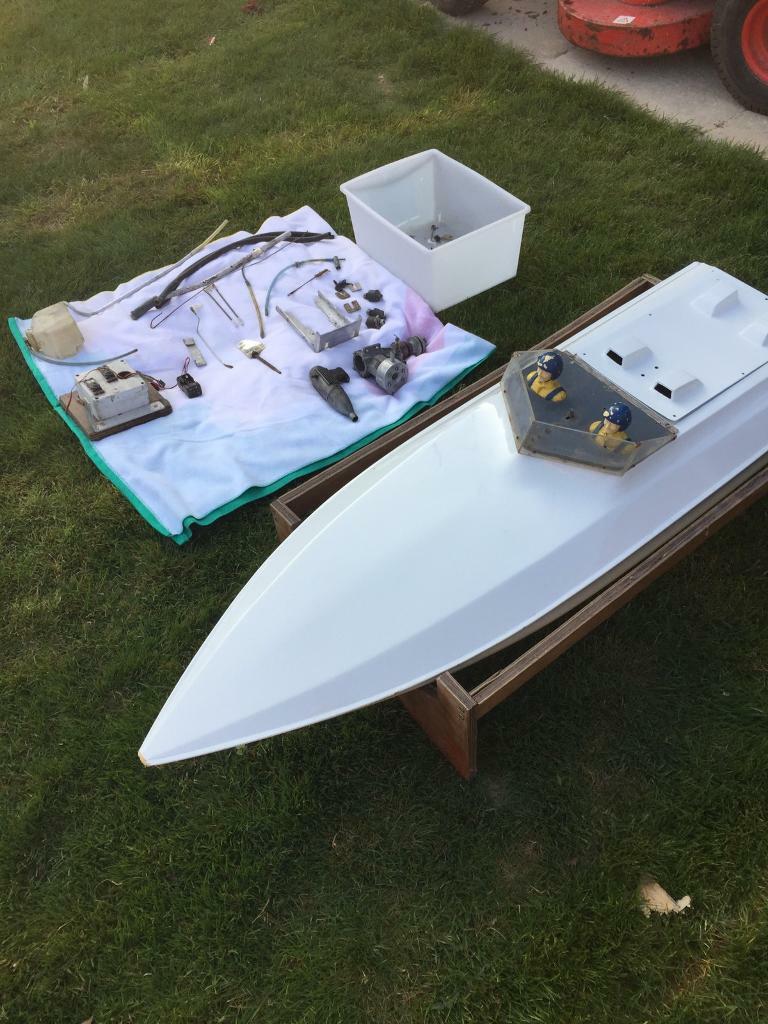 HUGE MODEL BOAT FOR SALE NEEDS REASSEMBLY 👀 LK AT THIS ! 15CC GLOW