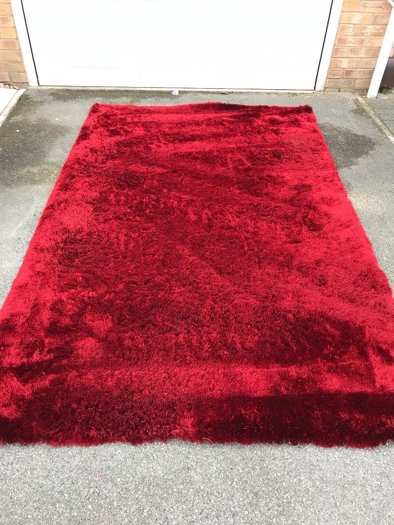 Large red fluffy rug in Mansfield, Nottinghamshire Gumtree