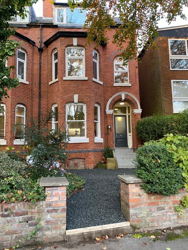 APARTMENT TO LET IN POSSIBLY THE BEST POSITION IN HEATON MOOR