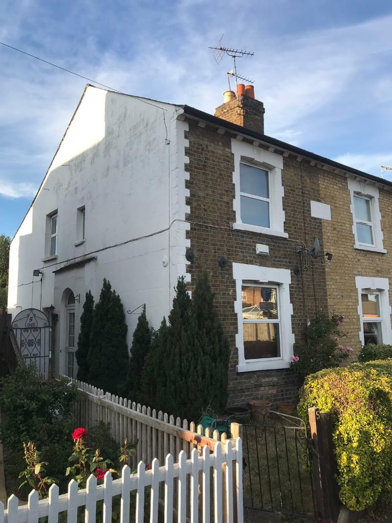 A Two Bedroom Cottage / House available to rent in Central/North
