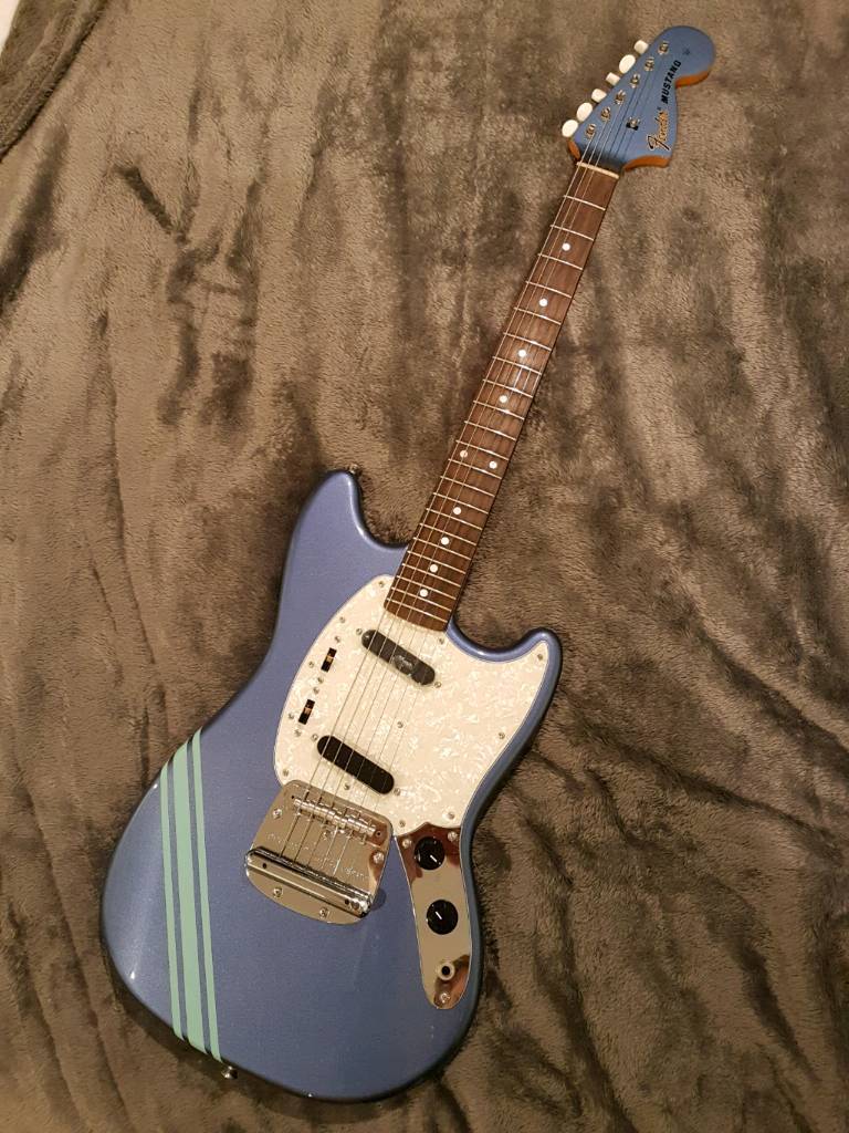 Fender mustang made in japan competition blue kurt cobain matching